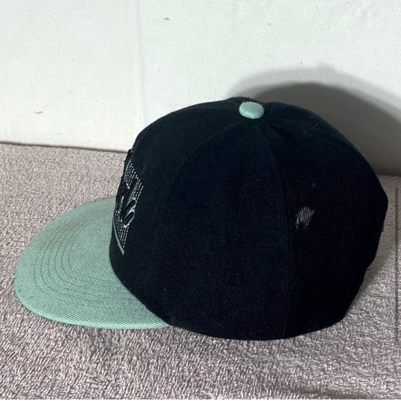5/$25 Vintage Uh Snap Back Black Teal New York Snap Back Hat - Picture 6 of 11